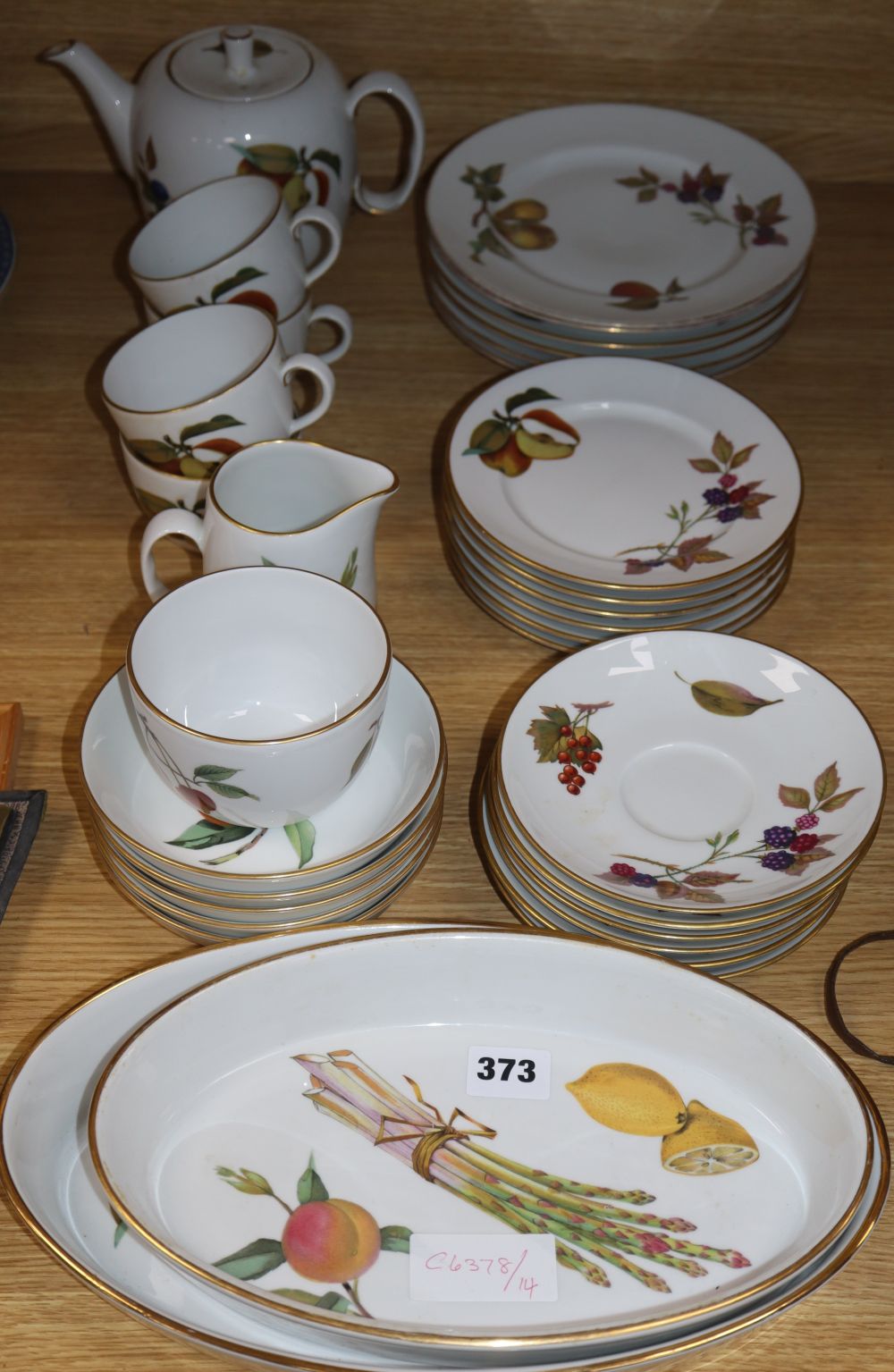 A Royal Worcester Evesham pattern part dinner and tea set